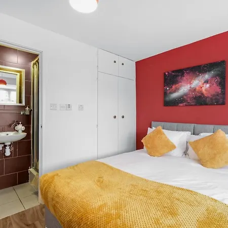 Argyll Rooms Self-Contained Studio With En-Suite Near Heathrow